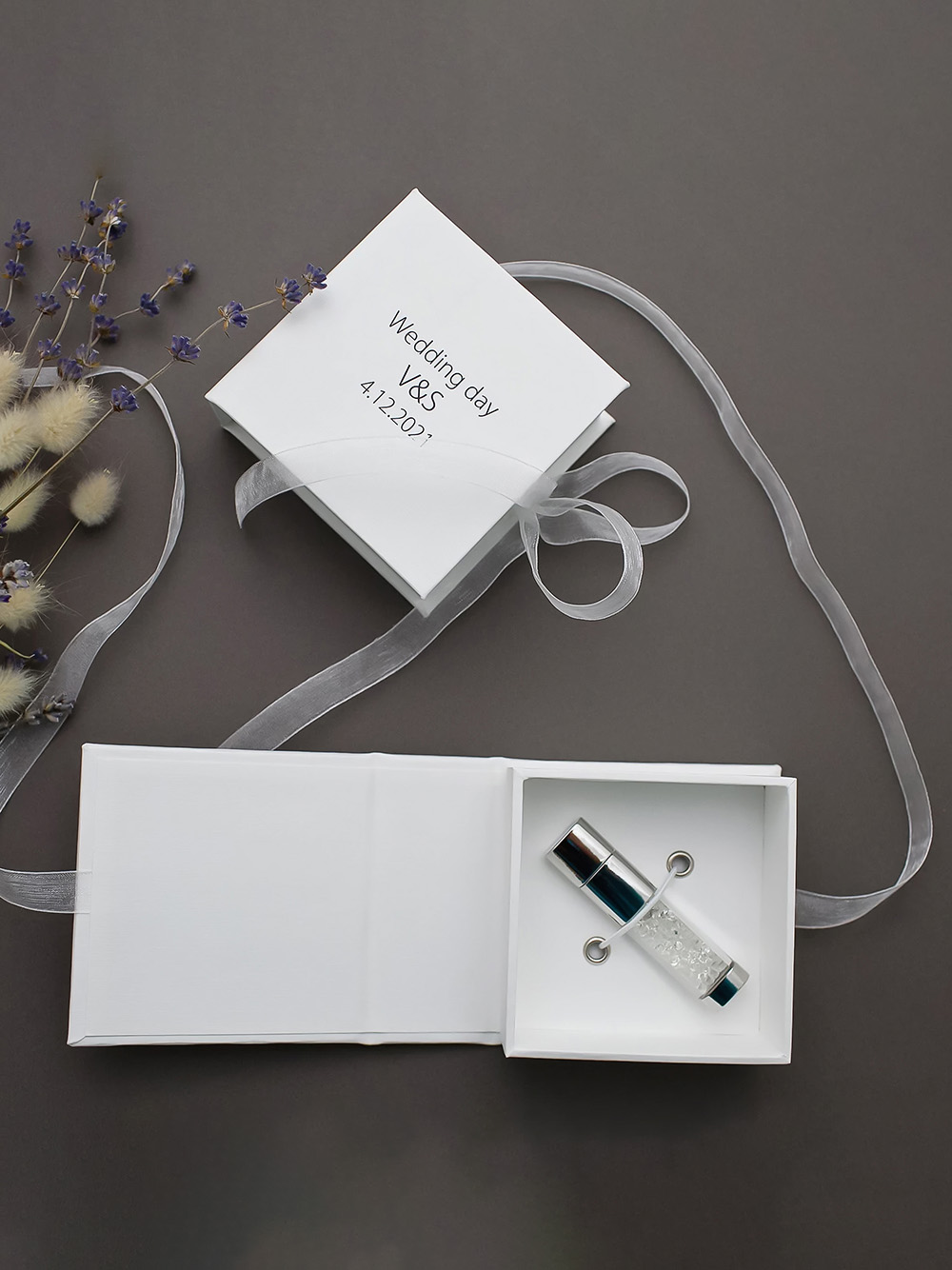 Personalization and Closure Options for Bulk Corporate and Presentation Boxes 
