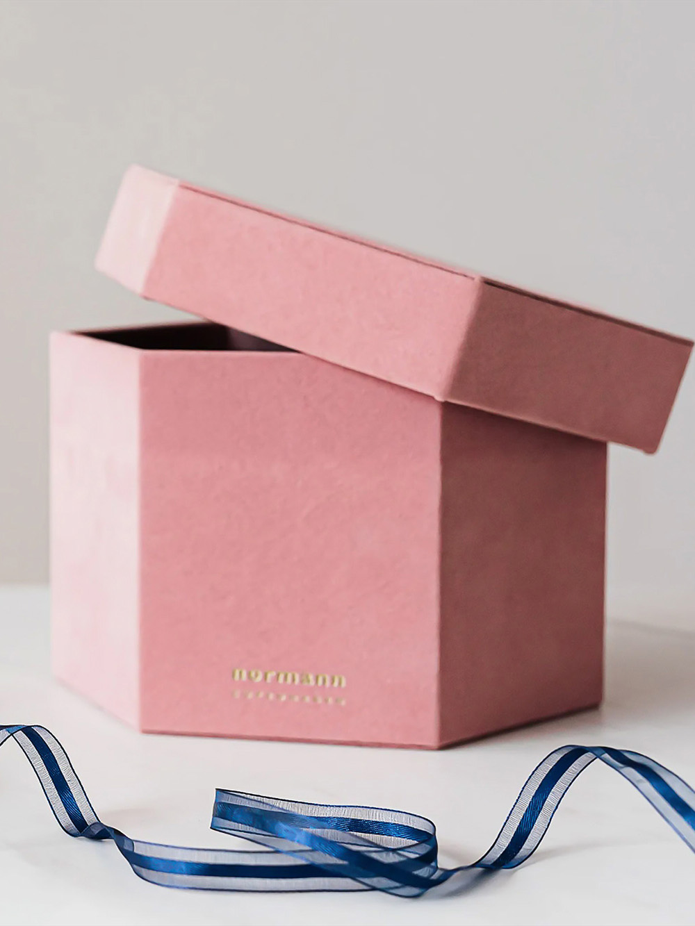 Rigid Hexagon Boxes