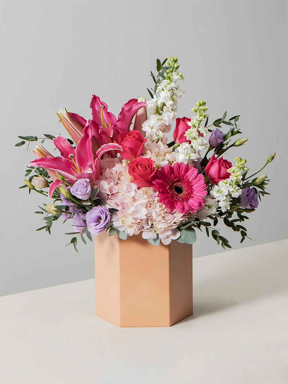 How can custom flower boxes protect bouquets during delivery?